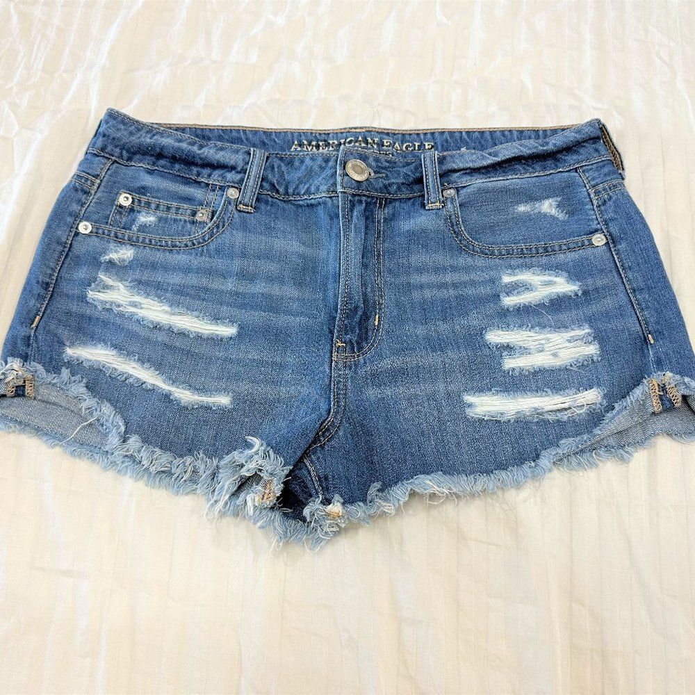 🐢🐢🐢 AMERICAN EAGLE OUTFITTERS WOMENS TOMGIRL DISTRESSED JEANS SHORTS 8.🐢🐢🐢